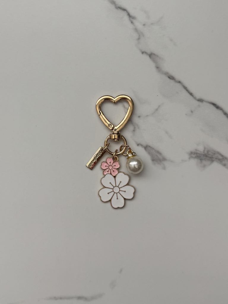 Dainty Flower with Pearl 🌺